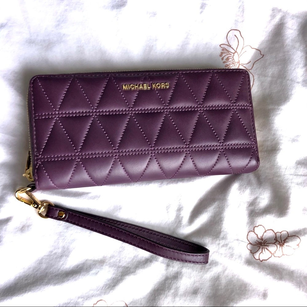 Michael kors wristlet bag💕